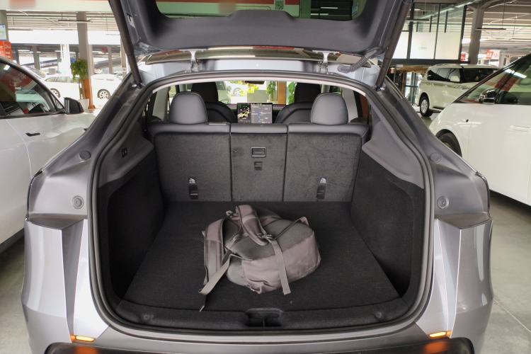 Used Tesla Model Y 2025 Rear-Wheel-Drive Version
