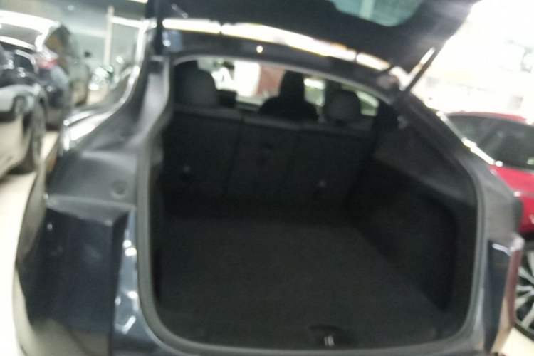 Used Tesla Model Y 2025 Long-Range All-Wheel-Drive Version Trunk