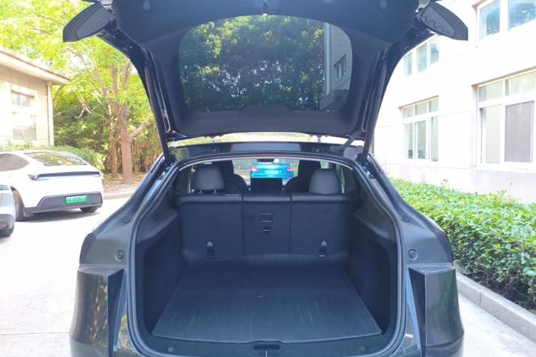 Used Tesla Model Y 2025 Rear-Wheel Drive First Edition Trunk