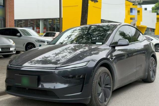 Used Tesla Model Y 2025 Long-Range All-Wheel Drive First Edition