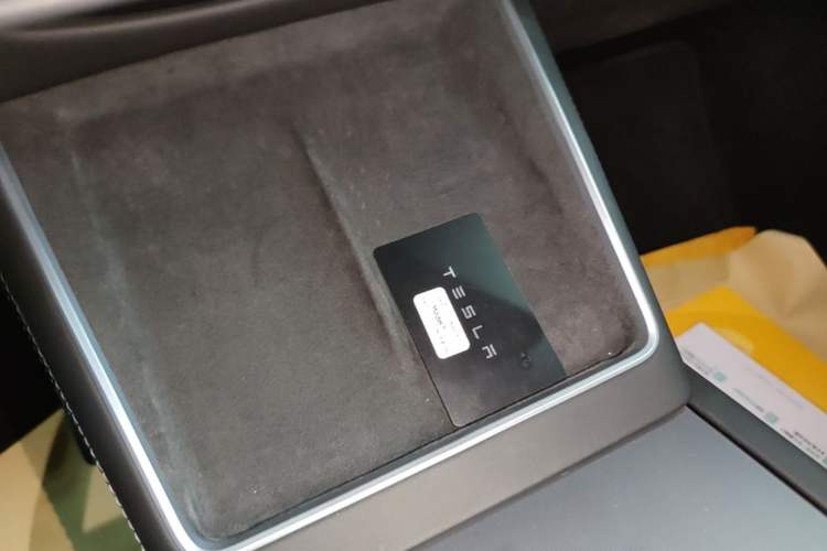 Used Tesla Model Y 2025 Long-Range All-Wheel-Drive Version Vehicle Key