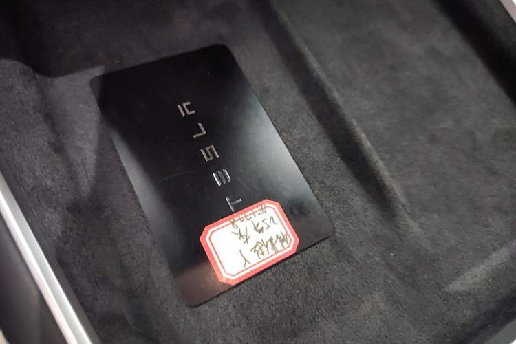 Used Tesla Model Y 2025 Long-Range All-Wheel-Drive Version Vehicle Key