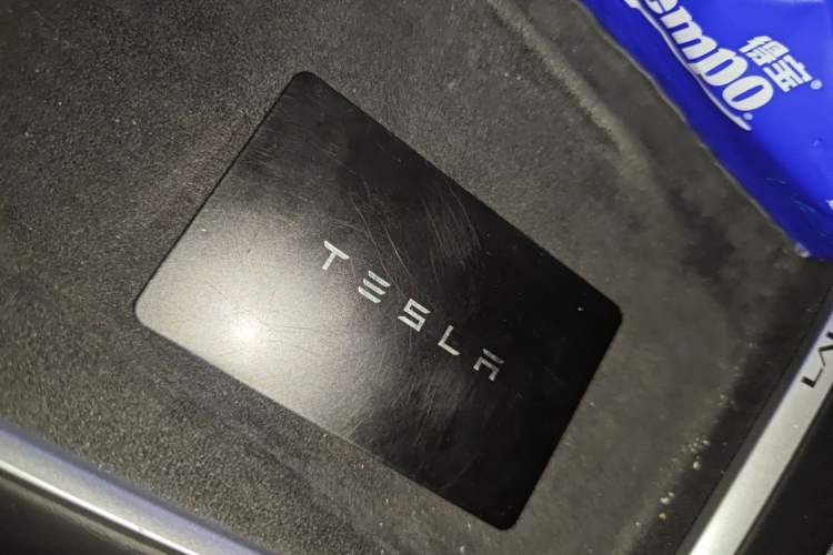 Used Tesla Model Y 2025 Rear-Wheel Drive First Edition Vehicle Key