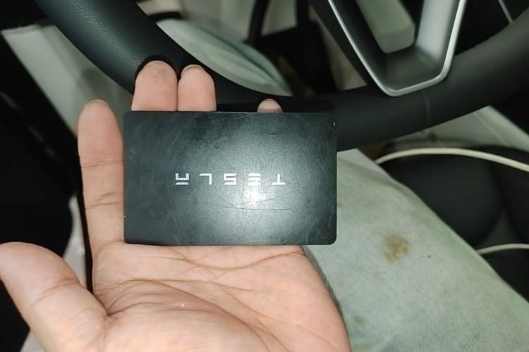 Used Tesla Model Y 2025 Rear-Wheel Drive First Edition Vehicle Key
