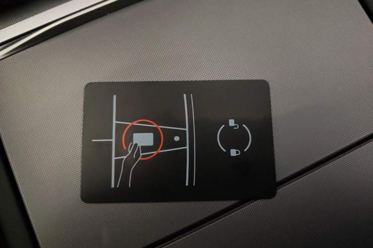 Used Tesla Model Y 2025 Long-Range All-Wheel-Drive Version Vehicle Key