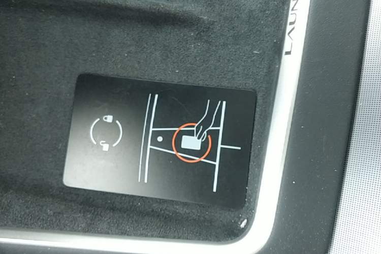 Used Tesla Model Y 2025 Long-Range All-Wheel-Drive Version Vehicle Key