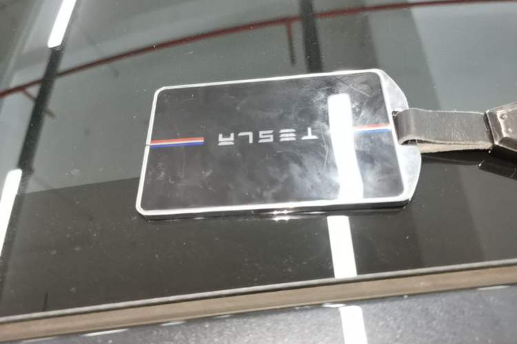 Used Tesla Model Y 2025 Rear-Wheel Drive First Edition Vehicle Key