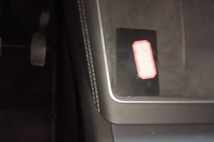 Used Tesla Model Y 2025 Rear-Wheel Drive First Edition Vehicle Key