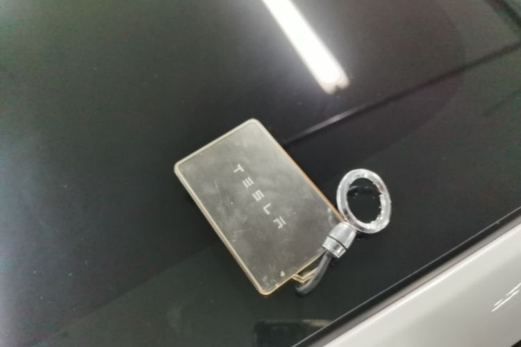 Used Tesla Model Y 2025 Rear-Wheel Drive First Edition Vehicle Key