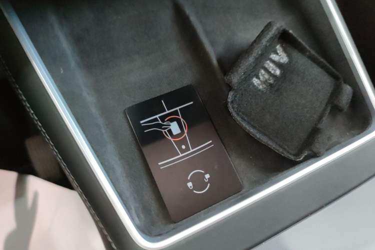 Used Tesla Model Y 2025 Long-Range All-Wheel-Drive Version Vehicle Key