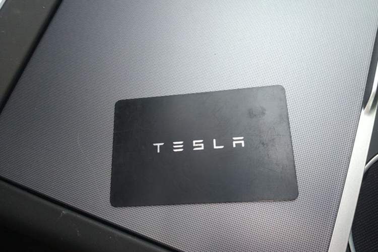 Used Tesla Model Y 2025 Rear-Wheel Drive First Edition Vehicle Key