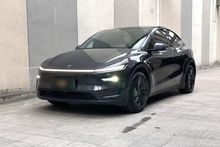 Tesla Model Y 2025 Rear-Wheel-Drive Version