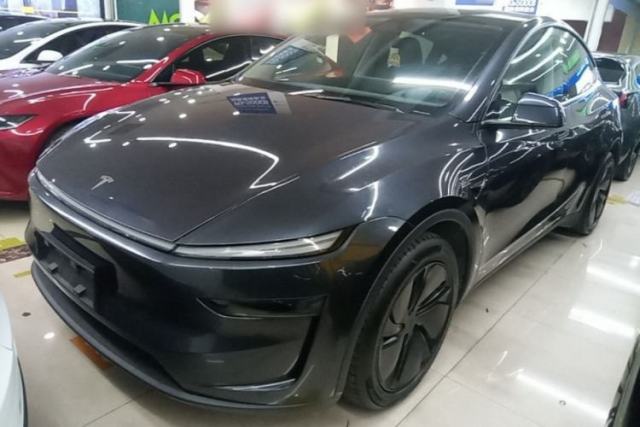 Used Tesla Model Y 2025 Long-Range All-Wheel-Drive Version