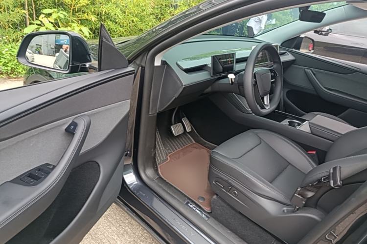 Used Tesla Model Y 2025 Rear-Wheel-Drive Version Driver Seat