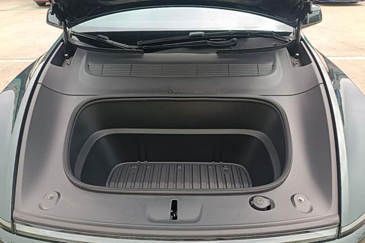 Used Tesla Model Y 2025 Rear-Wheel-Drive Version Engine Bay