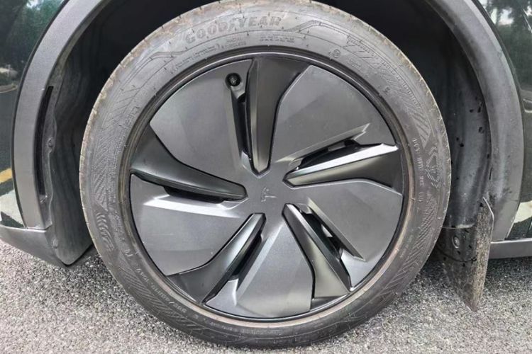 Used Tesla Model Y 2025 Rear-Wheel-Drive Version Exterior 2