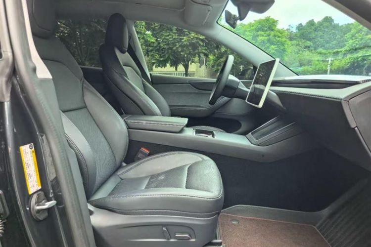 Used Tesla Model Y 2025 Rear-Wheel-Drive Version Interior 3