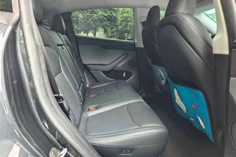 Used Tesla Model Y 2025 Rear-Wheel-Drive Version Interior 4