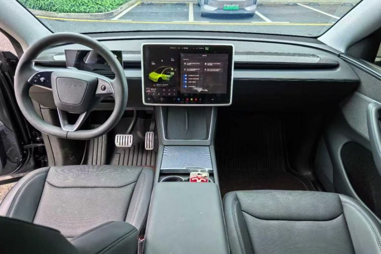 Used Tesla Model Y 2025 Rear-Wheel-Drive Version Interior 5