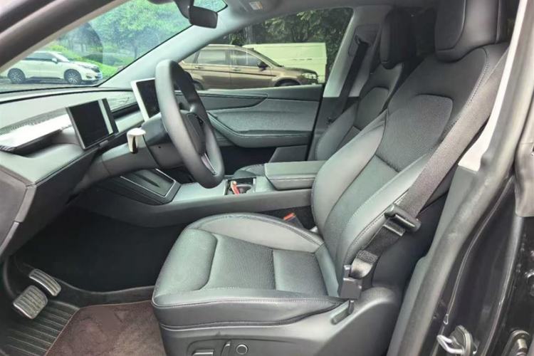 Used Tesla Model Y 2025 Rear-Wheel-Drive Version Interior 6