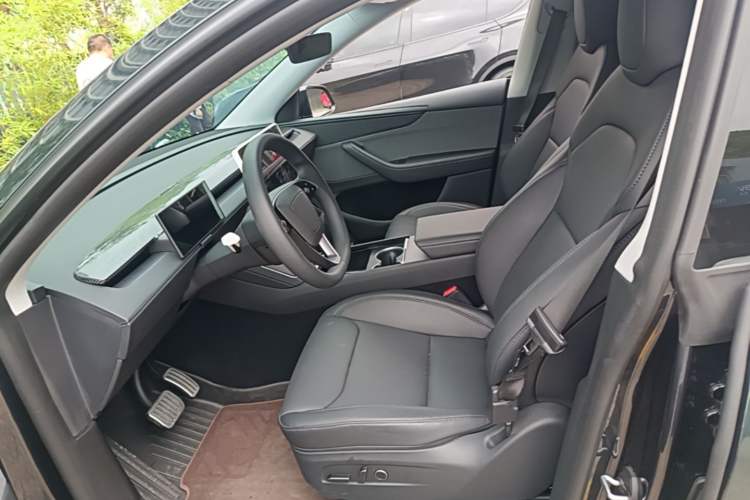 Used Tesla Model Y 2025 Rear-Wheel-Drive Version Left Front Seat