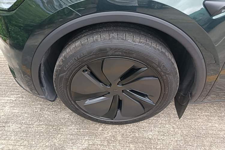 Used Tesla Model Y 2025 Rear-Wheel-Drive Version Left Front Wheel Hub