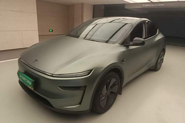 Tesla Model Y 2025 Rear-Wheel-Drive Version مستعملة