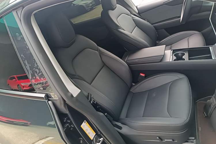 Used Tesla Model Y 2025 Rear-Wheel-Drive Version Right Front Seat