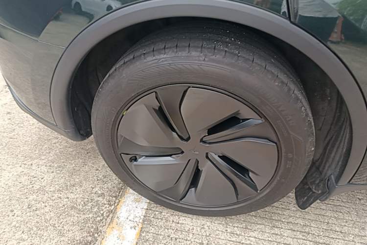 Used Tesla Model Y 2025 Rear-Wheel-Drive Version Right Rear Wheel Hub