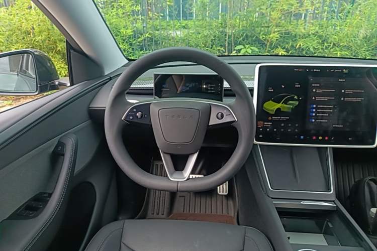 Used Tesla Model Y 2025 Rear-Wheel-Drive Version Steering Wheel