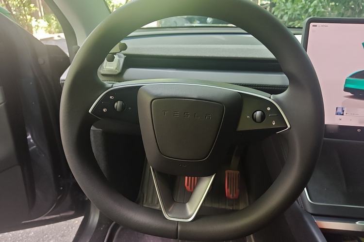 Used Tesla Model Y 2025 Rear-Wheel-Drive Version Steering Wheel