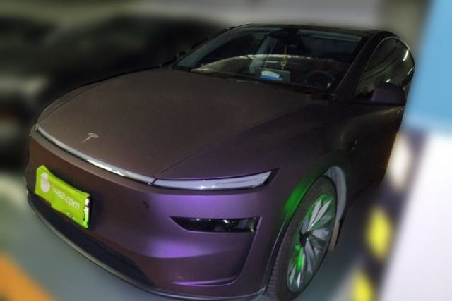 Tesla Model Y 2025 Rear-Wheel Drive First Edition с пробегом