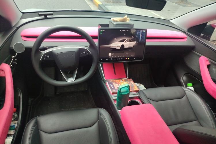 Used Tesla Model Y 2025 Rear-Wheel-Drive Version Center Console