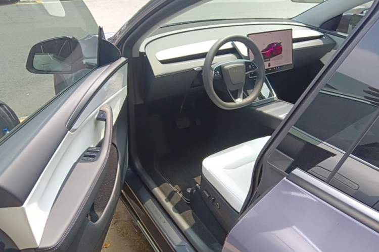 Used Tesla Model Y 2025 Rear-Wheel-Drive Version Driver Seat