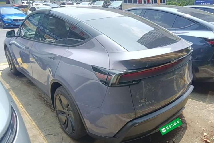 Used Tesla Model Y 2025 Rear-Wheel-Drive Version Exterior 2