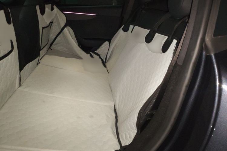 Used Tesla Model Y 2025 Long-Range All-Wheel-Drive Version Interior 4