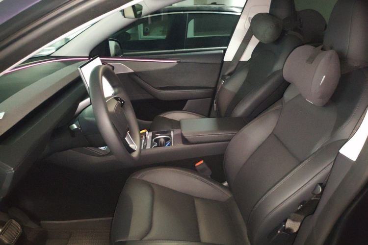 Used Tesla Model Y 2025 Long-Range All-Wheel-Drive Version Left Front Seat