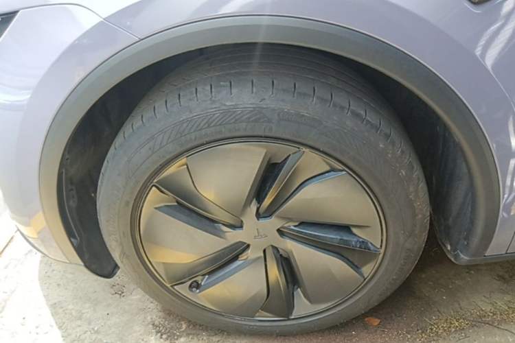 Used Tesla Model Y 2025 Rear-Wheel-Drive Version Left Front Wheel Hub