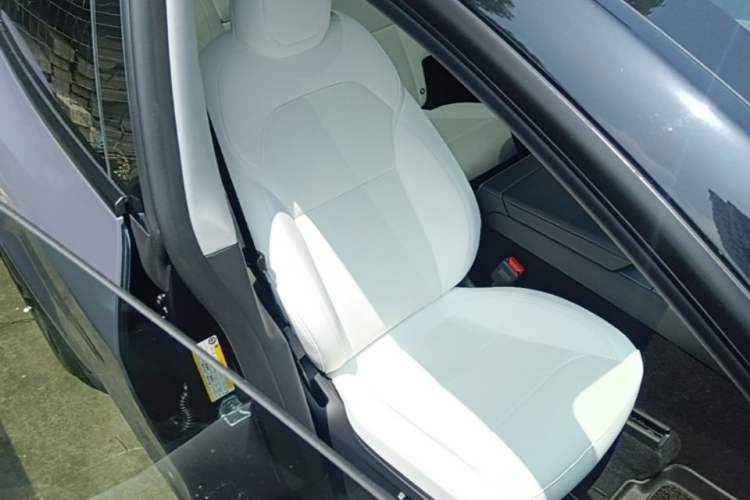 Used Tesla Model Y 2025 Rear-Wheel-Drive Version Right Front Seat