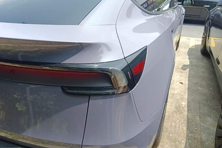 Used Tesla Model Y 2025 Rear-Wheel-Drive Version Right Rear Taillight