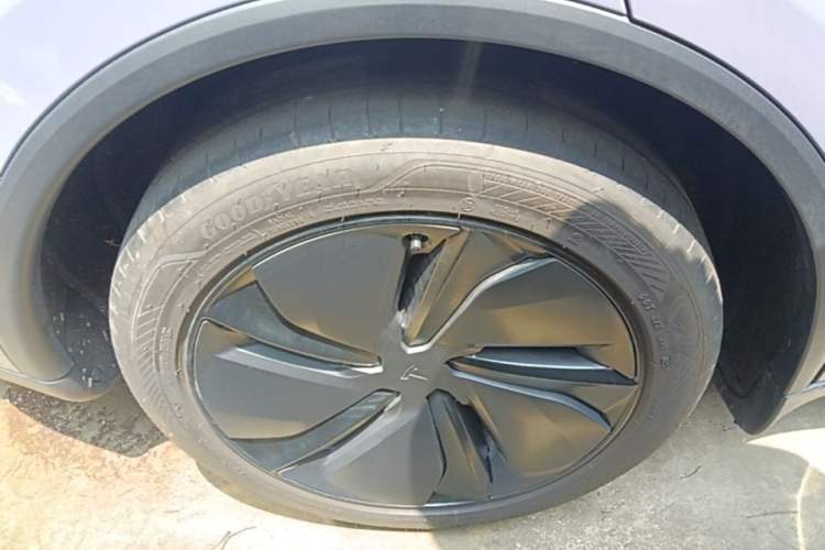 Used Tesla Model Y 2025 Rear-Wheel-Drive Version Right Rear Wheel Hub
