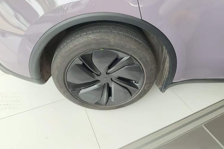 Used Tesla Model Y 2025 Rear-Wheel-Drive Version Right Rear Wheel Hub