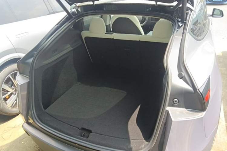 Used Tesla Model Y 2025 Rear-Wheel-Drive Version Trunk
