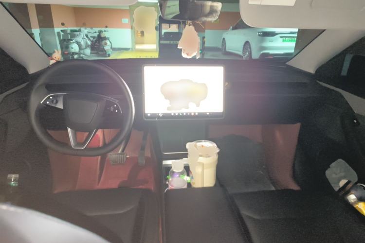 Used Tesla Model Y 2025 Long-Range All-Wheel-Drive Version Center Console