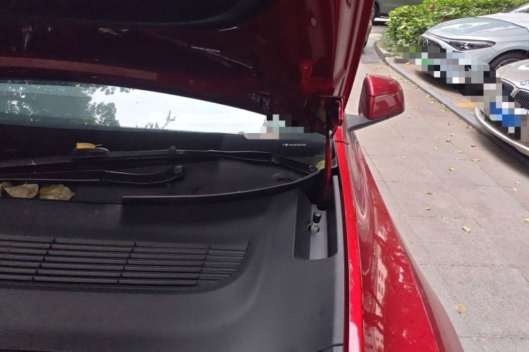 Used Tesla Model Y 2025 Rear-Wheel-Drive Version Engine Bay Left