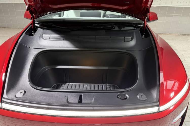 Used Tesla Model Y 2025 Rear-Wheel-Drive Version Engine Bay