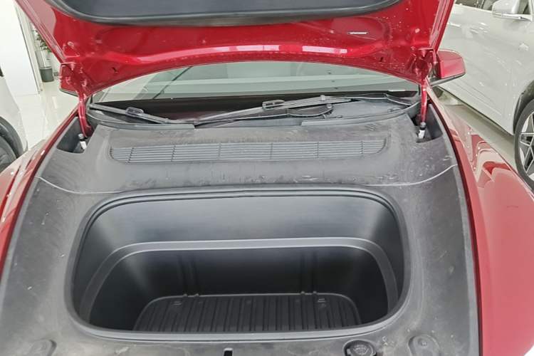 Used Tesla Model Y 2025 Rear-Wheel-Drive Version Engine Bay