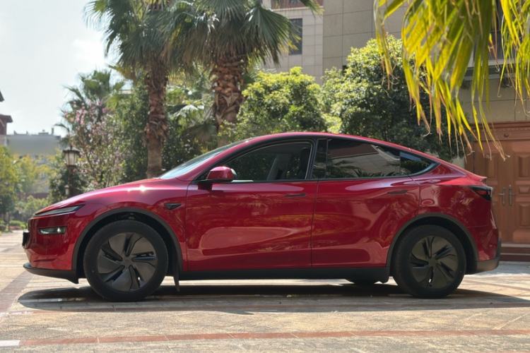 Used Tesla Model Y 2025 Long-Range All-Wheel-Drive Version Exterior 1