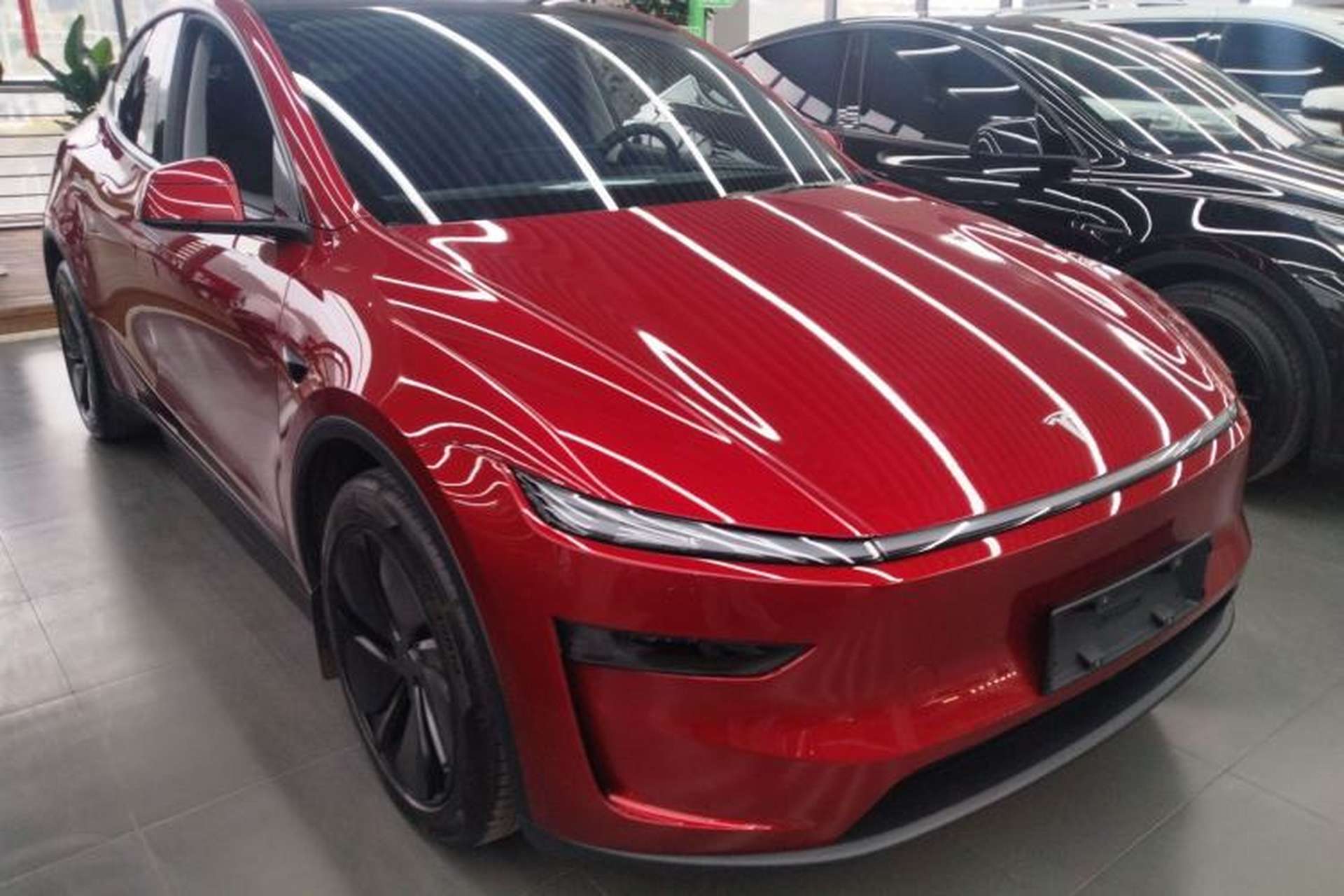Used Tesla Model Y 2025 Long-Range All-Wheel-Drive Version Exterior 1