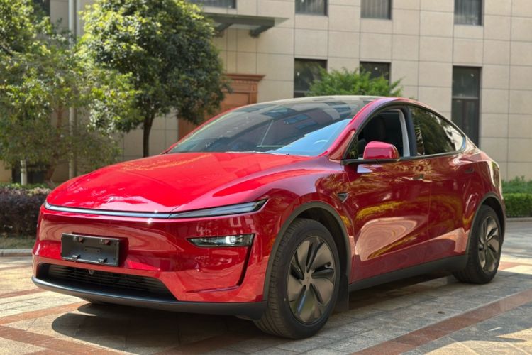 Used Tesla Model Y 2025 Long-Range All-Wheel-Drive Version Exterior 11